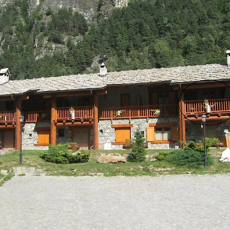 아파트 In Near Area